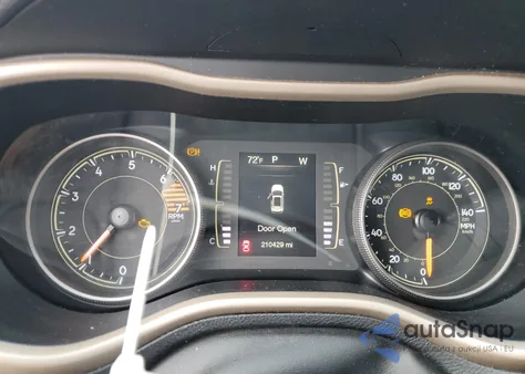 2017 Jeep Cherokee Latitude z USA, uszkodzony, nr VIN 1C4PJMCB4HW664861